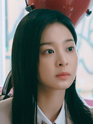 チェ・セギョン(高校2年生/1995年)、オン・ウンユ(17 歳/2021 年)