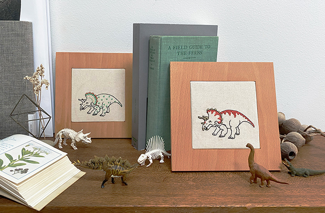 お部屋に飾る恐竜の刺繍