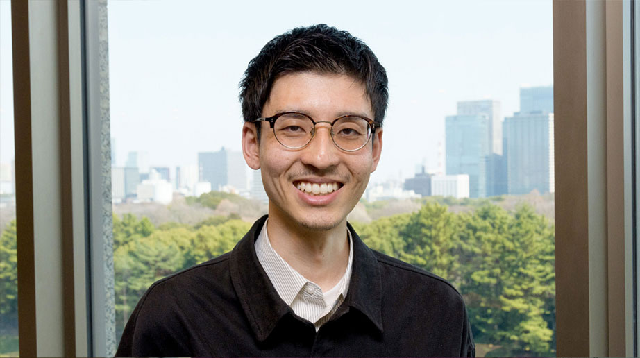 実践的な学びを生かし、作品づくりを始める。