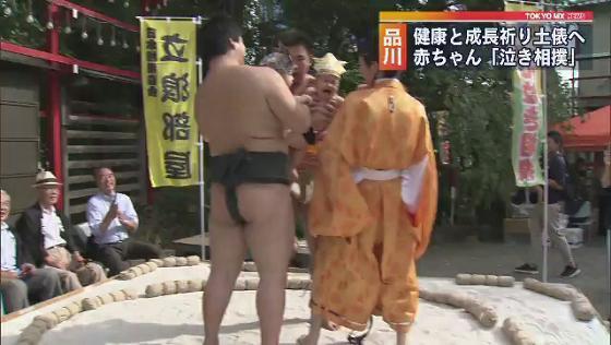 　品川区の居木神社で赤ちゃんの健康と成長を願う行事「泣き相撲」が行われました。
