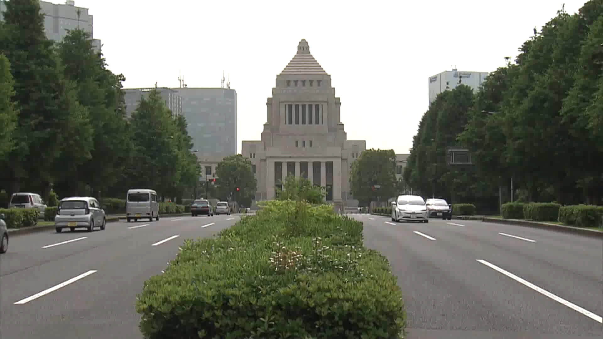 参議院選挙が公示されました。7月20日の投票に向けて17日間に及ぶ選挙戦が始まり、各党の党首らは街頭で政策を訴えています。参院選は7月20日に投票日を迎え、即日開票されます。