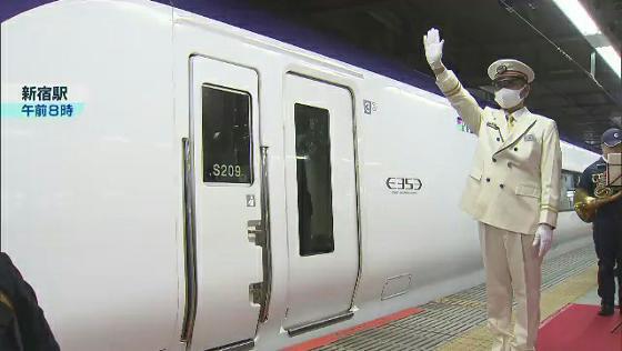 　特急「あずさ」の運行開始55周年を記念した出発式が東京都・新宿駅で行われました。